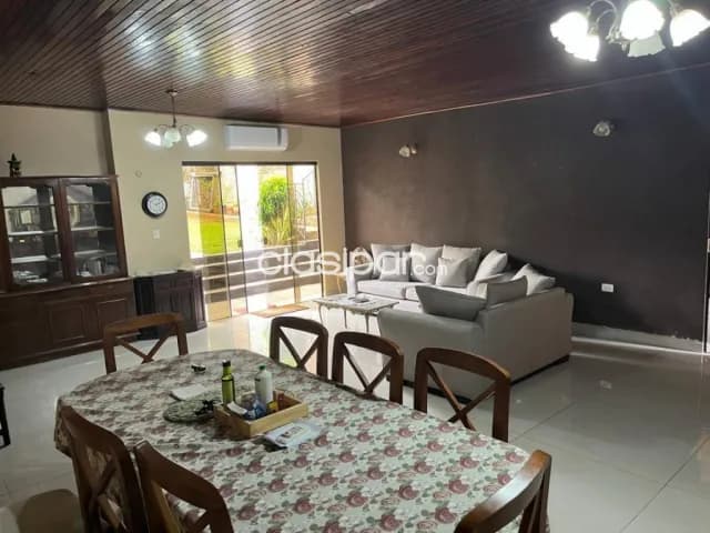 Hermosa casona de línea colonial, con 4 dormitorios en el centro de San Lorenzo, foto 4