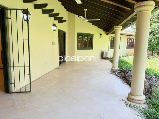 Las Lomas, mburucuyá: 250.000 usd en planta baja, 3 dormitorios, quincho, parrilla, jardín
