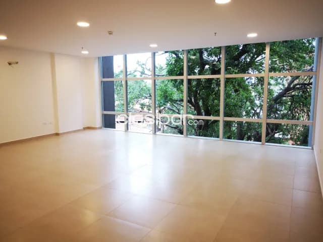 Oficina en imponente edificio, ideal para invertir, foto 5