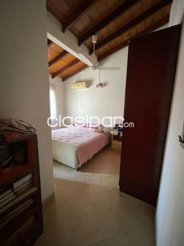 Casa en lambare barrio santa librada cod 6094