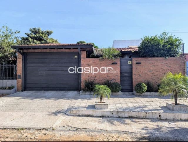 Lambaré, prox. Cacique: Toda planta baja, ubicación residencial, amplia recepción, escrit