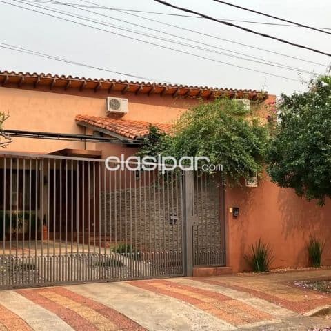 Bo mburicaó, Recoleta: 450m2, 3 dormit en pb, hermoso jardín y piscina,, 266.000 usd