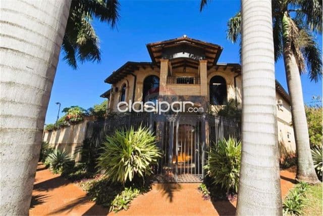 Hermosa casa en San Lorenzo zona laguna grande