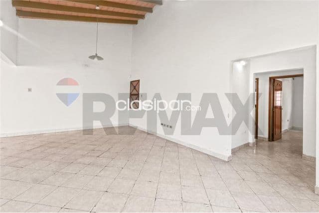 Casa en esquina para vivienda u oficina en Fernando de la Mora