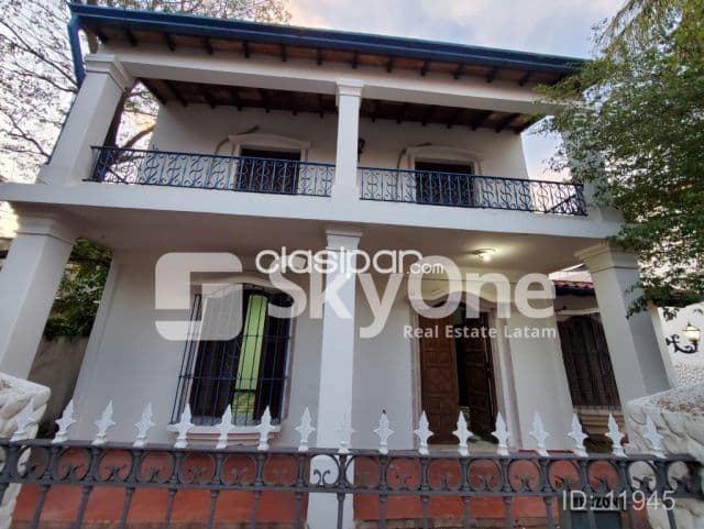 Casa colonial en barrio Las Mercedes