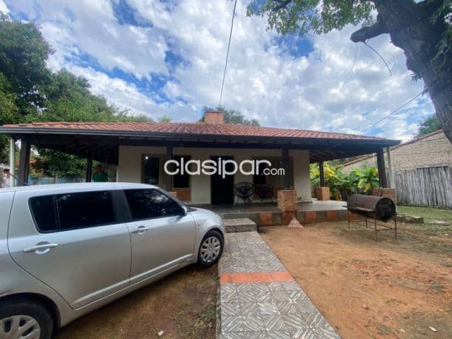 Casa 3 dormitorios en villeta sobre asfalto — foto principal