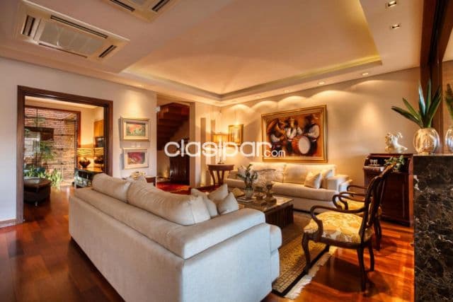 Casa con materiales de lujo en barrio Herrera zona san cristobal