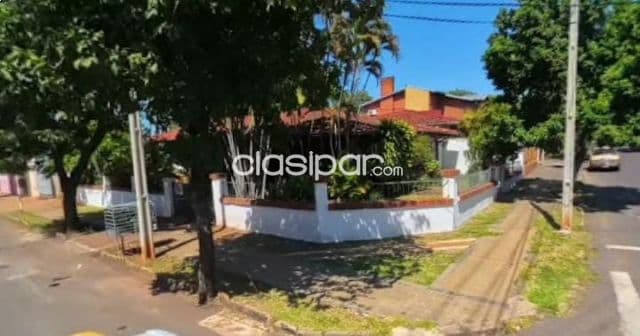 Casa en esquina barrio Herrera vendo