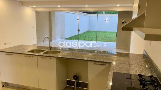 Duplex a estrenar en la zona del yacht