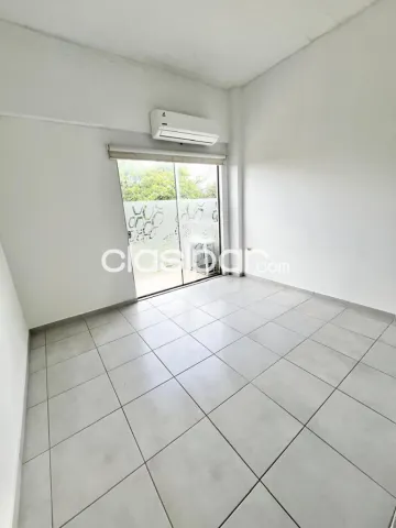 En Alquiler Departamento de 1 Habitación Zona IPS Central A462, foto 5
