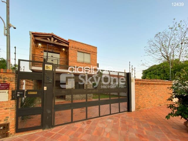 Casa en laurelty Luque