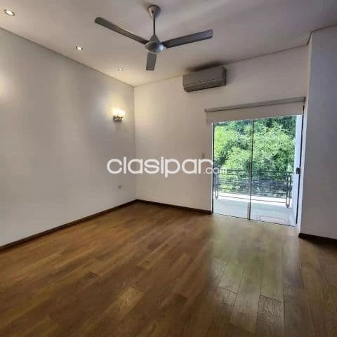 Triplex en asuncion detras de paseo la galeria cod 6075