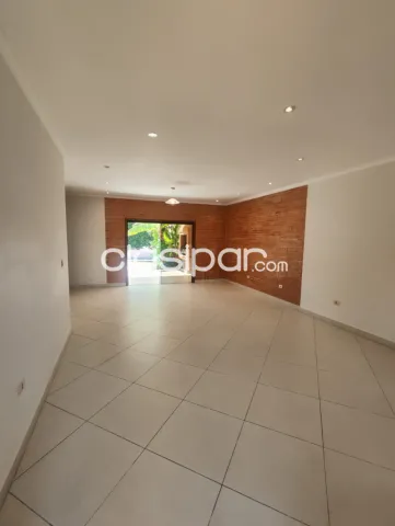 Bo mcal. Estigarribia: Impecable duplex en alquiler, 3 suites, jardín, piscina — foto 4