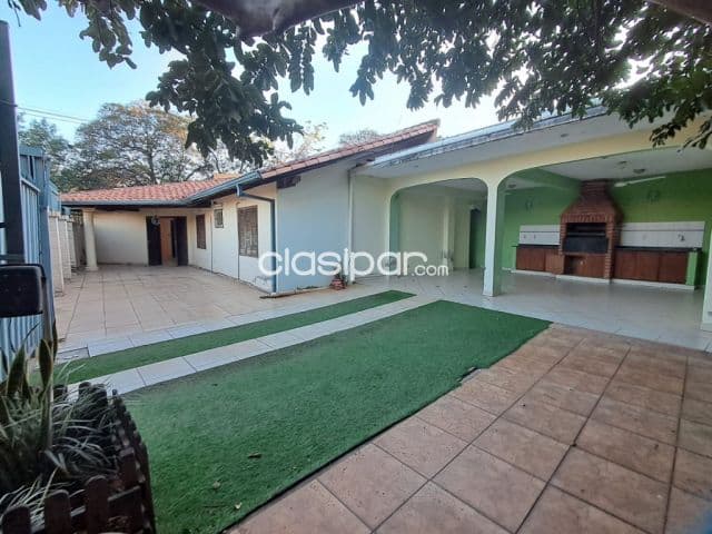 Casa en venta en esquina - Fernando de Mora a 2 cuadras de IPS Ingavi