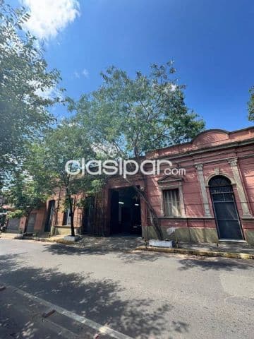 Imponente y amplia casa estilo colonial p/ oficinas en el centro de Asunción