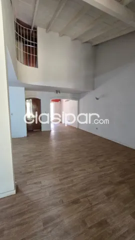 Amplia Casa de 400 m2 Sobre Legión Civil Extranjera - LHO6078861 — foto 2