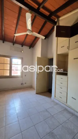 Amplia Casa de 400 m2 Sobre Legión Civil Extranjera - LHO6078861 — foto 4