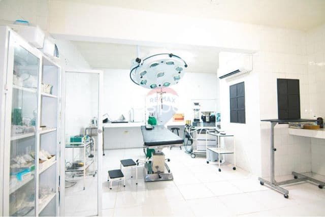 Sanatorio funcionado en el centro cnel.oviedo totalmente equipado y equipo medico