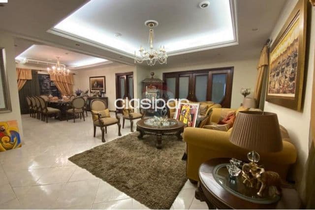 Amplia casa c/4 hab.suites 1de ellas master c/baño c/jacuzzi e hidromasaje-V.auerlia
