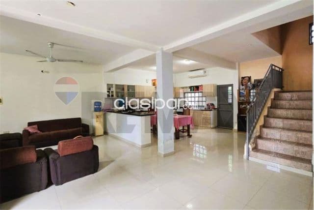 casa familiar en San Lorenzo zona Calleí