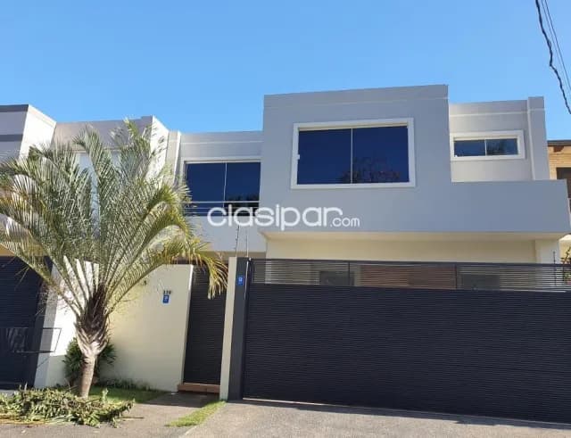 Prox. Shop. Del sol: Elegante residencia amoblada, quincho, jardín, piscina, 18.000.000 gs — foto 2
