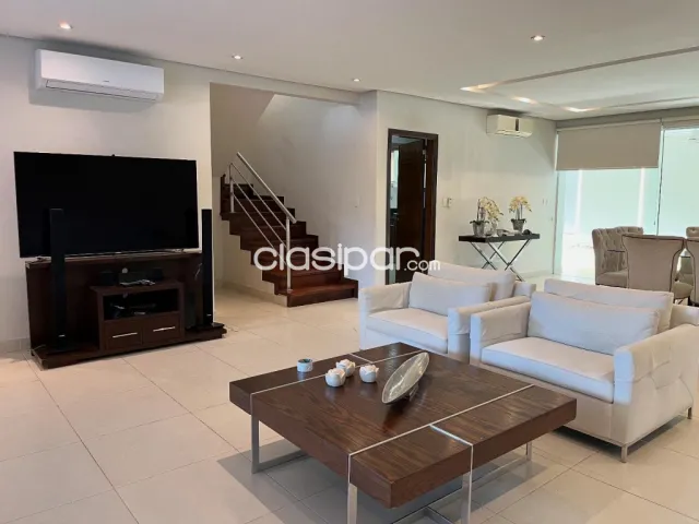 Prox. Shop. Del sol: Elegante residencia amoblada, quincho, jardín, piscina, 18.000.000 gs — foto 4
