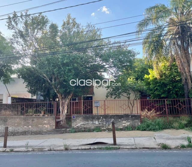 En Venta Terreno para Showroom Calle Julio Correa - Barrio Mburucuya - V237