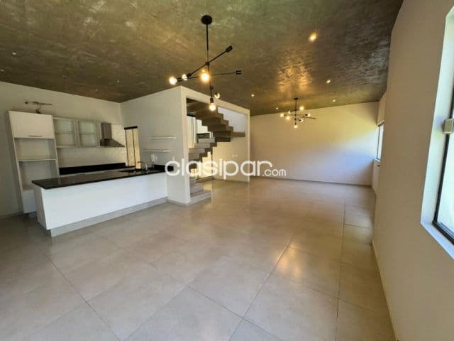 Duplex Minimalista 3 Suites / Area de servicio / Piscina