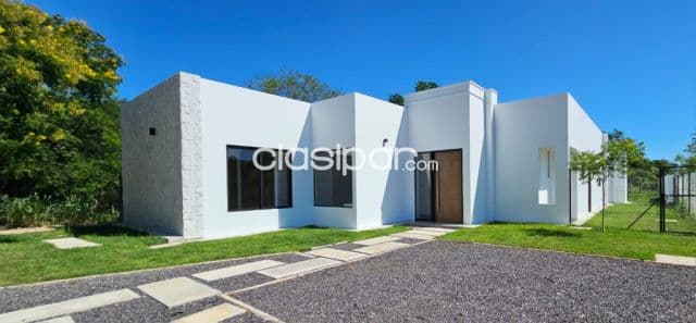 Surubií: Totalmente planta baja, esplendida residencia, 3 drmit, amplia recepción, cocina