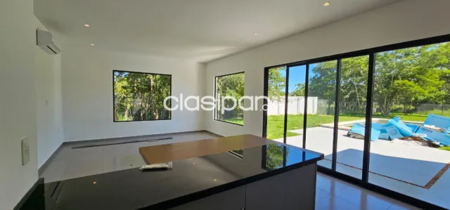 Surubií: Totalmente planta baja, esplendida residencia, 3 drmit, amplia recepción, cocina, foto 3