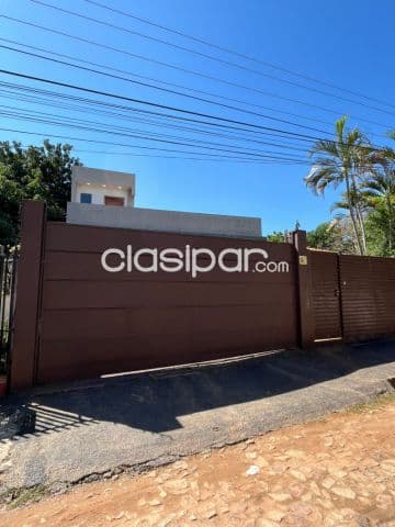 Casa con piscina - cuarto barrio Luque