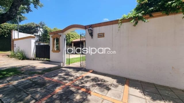 Casa a refaccionar en barrio los laureles