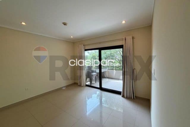 Dos dormitorios en suite + servicio