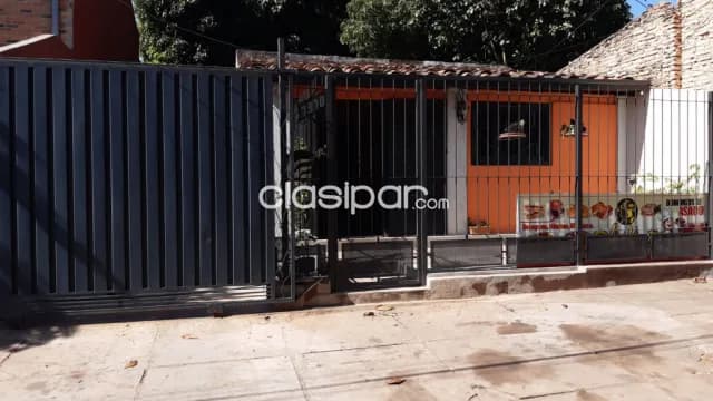 Hermosa propiedad en lambare barrio valle yvate con casa a demoler, titulado, foto 2