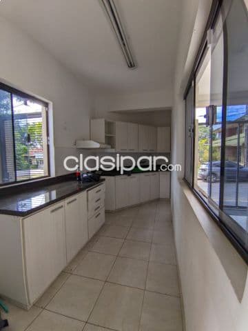 Residencia de 4 dormitorios en venta, lambare