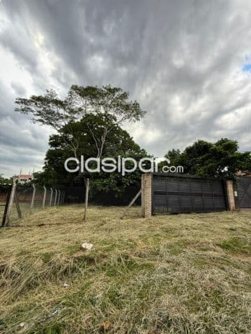 Hermoso terreno en lambare barrio solares