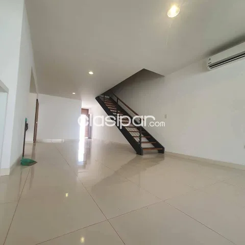 Duplex de 3 dormitorios en zona Garden Club y Shopping Plaza Madero de Luque — foto 4