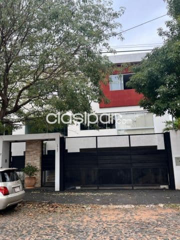 Los laureles, Villa Morra: Casa triplex ideal p/ vivienda u oficina, estilo vanguardista