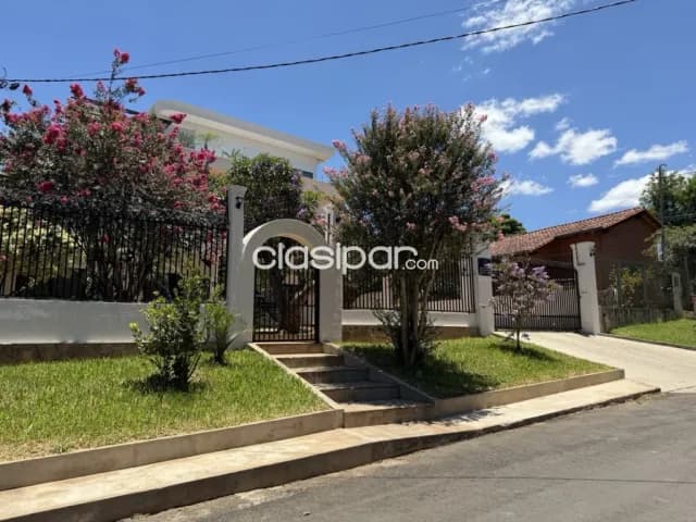 Dos departamentos, un hogar: Casa moderna con piscina y rooftop en Caacupé - adlerpy 449, foto 3
