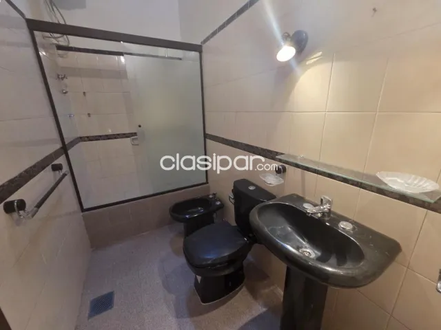 Casa sólida en alquiler zona Av Aviadores del Chaco — foto 3