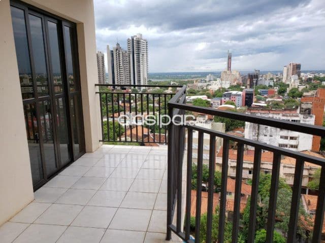En venta hermoso y amplio departamento en edificio libertador