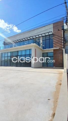 Salón premium en alquiler sobre Av principal - Luque, foto 1