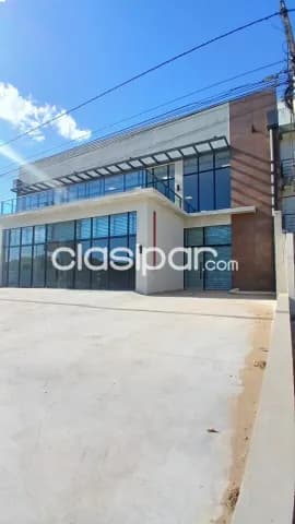 Salón premium en alquiler sobre Av principal - Luque, foto 2