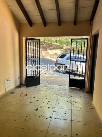 Sajonia, prox. Cristo rey: Chalet p/ inversion, 210 m2, 3 dormit, amplios ambientes, 2 gar, foto 3