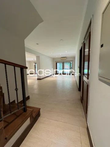 Mburucuya, prox. Shop del sol: Elegante residencia, 3 suites, amplios ambientes, piscina, foto 3