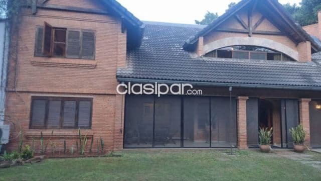 Quinta residencial 4 dormitorios en aregua