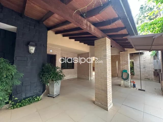 Amplia residencia de 4 dormitorios + 5 cocheras + área de servicio en barrio Jara, foto 3