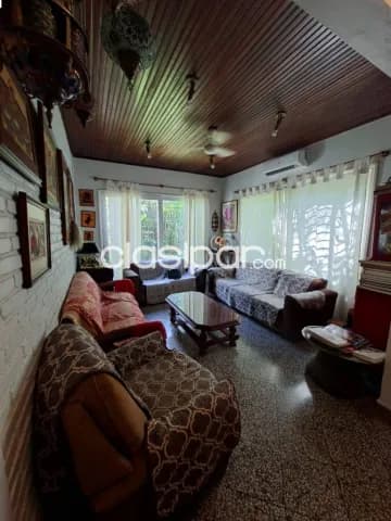 Amplia propiedad sobre avenida en venta - barrio Las Mercedes — foto 2