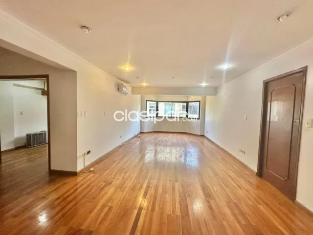 En Alquiler Amplio Departamento de 2 Habitaciones con Área de Servicio - B° Las Mercedes, foto 3