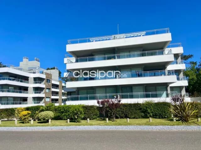 Punta del este, playa brava, uruguay: Confortable depto. En venta, parada 22, 2 suites, foto 2